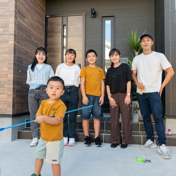 人が自然に集まる、にぎやかで快適な暮らしに大満足です！ アイキャッチ画像